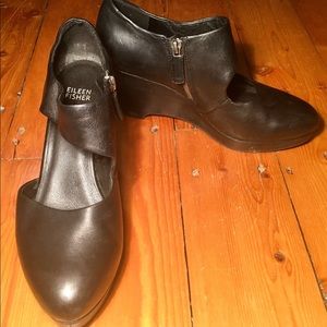 Eileen Fisher wedges black leather cut out